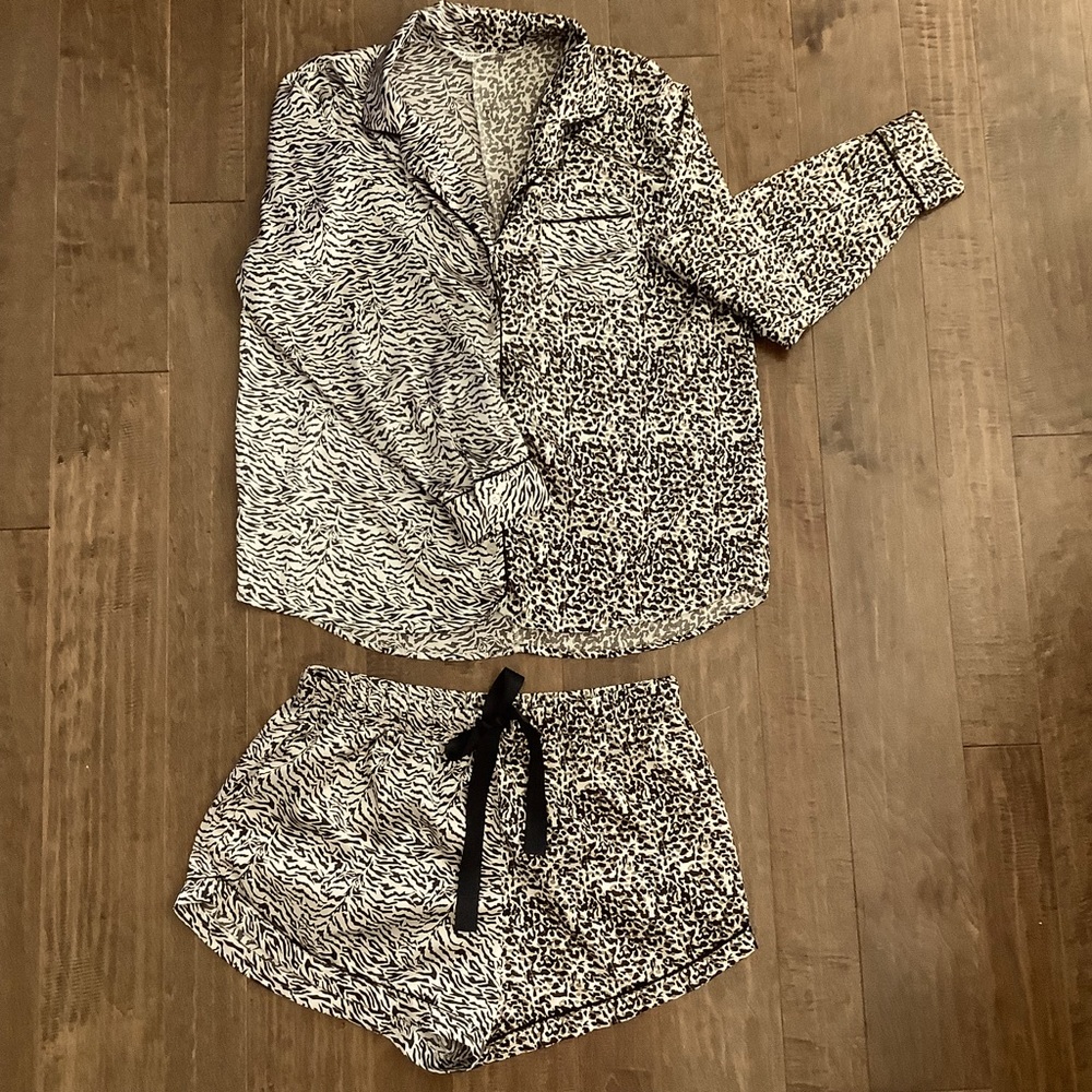 BB Dakota Animal Print Pajamas, Size L